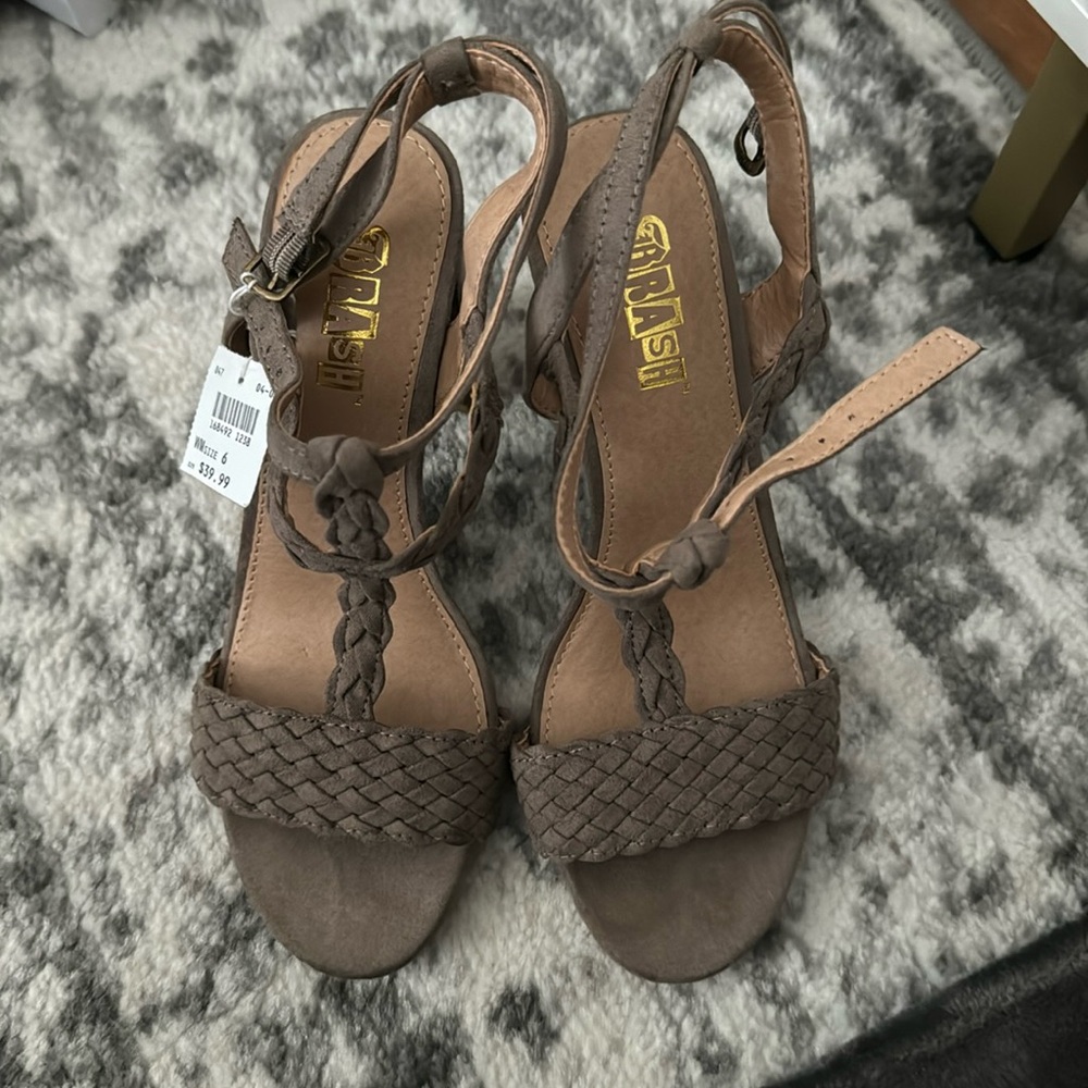 High heels (tan with faux wood heels). New with tags. Never worn. Size 6.